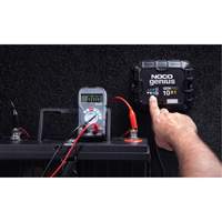 Chargeur de batterie embarqu&eacute; &agrave; 1 sortie de 10 amp&egrave;res GenPro10X1 Genius Superchem Industries