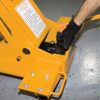 Cric de transmission Yellow Jackit, Cap. de levage 2,2 tonnes Superchem Industries