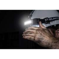 Lampe frontale &agrave; profil mince activ&eacute; par le mouvement, DEL, 250 lumens, 3 hres de fonctionnement, piles Rechargeable Superchem Industries