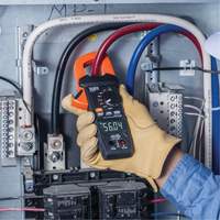 Pince multim&egrave;tre TRMS &agrave; s&eacute;lection automatique de gamme, 600 A, avec lampe de travail, Tension c.a./c.c., Courant c.a./c.c. Superchem Industries