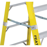 Industrial Heavy-Duty Stepladders (6400 Series), 4', Fibreglass, 300 lbs. Capacity, Type 1A Superchem Industries