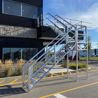 Escalier Smartstairs t&eacute;lescopique &agrave; 3-5 marches en aluminium Superchem Industries