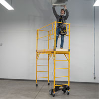 Syst&egrave;me de motorisation pour &eacute;chafaudage Climb-N-Go Superchem Industries