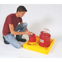 Flexible Ultra-Utility Tray, 12" lo x 12" la x 4,8" h, Cap. de d&eacute;versement 1,5 gal. US Superchem Industries