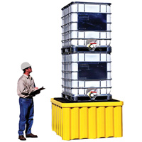 Palette antid&eacute;versement avec drain Ultra-IBC Spill Pallet , Capacit&eacute; de d&eacute;versement 400 gal. US, 58,75" x 58,75" x 33" Superchem Industries