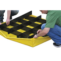 Ultra-Spill Pallet flexible, 4 barils, Capacit&eacute; de d&eacute;versement 66 gal. US, 48" x 48" x 7" Superchem Industries
