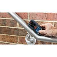 T&eacute;l&eacute;m&egrave;tre laser rouge connect&eacute; BLAZE, 0.0' - 165' (0.0 m - 50,2 m) Gamme de mesure, Num&eacute;rique (&eacute;lectronique) Superchem Industries