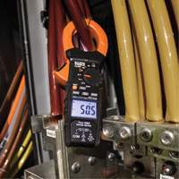 Pince amp&egrave;rem&eacute;trique num&eacute;rique, Tension c.a./c.c., Courant c.a./c.c. Superchem Industries